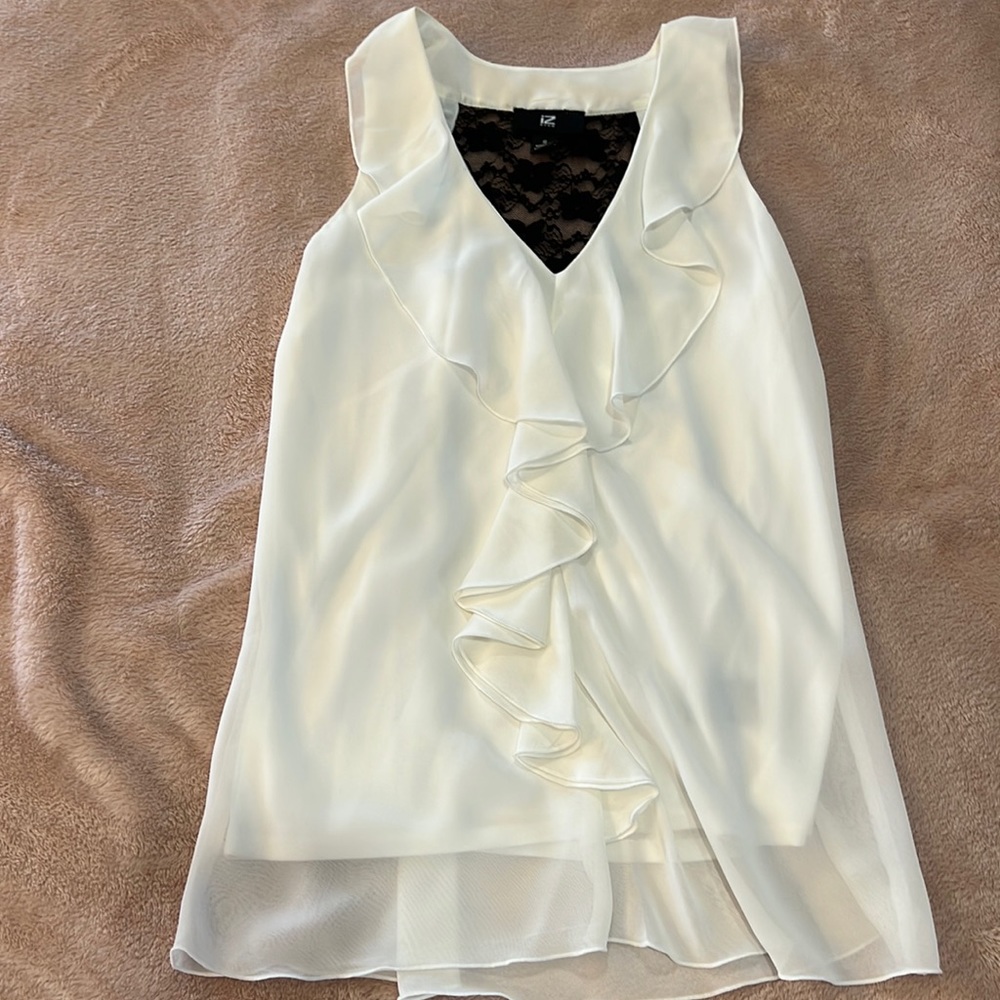Beautiful top by iZ Byer juniors small